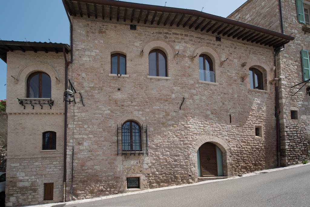 Hotel La Ghirlanda Assisi Exterior foto